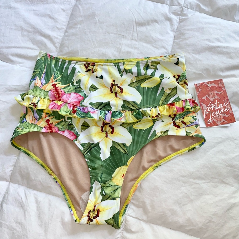 TROPICAL FLORAL